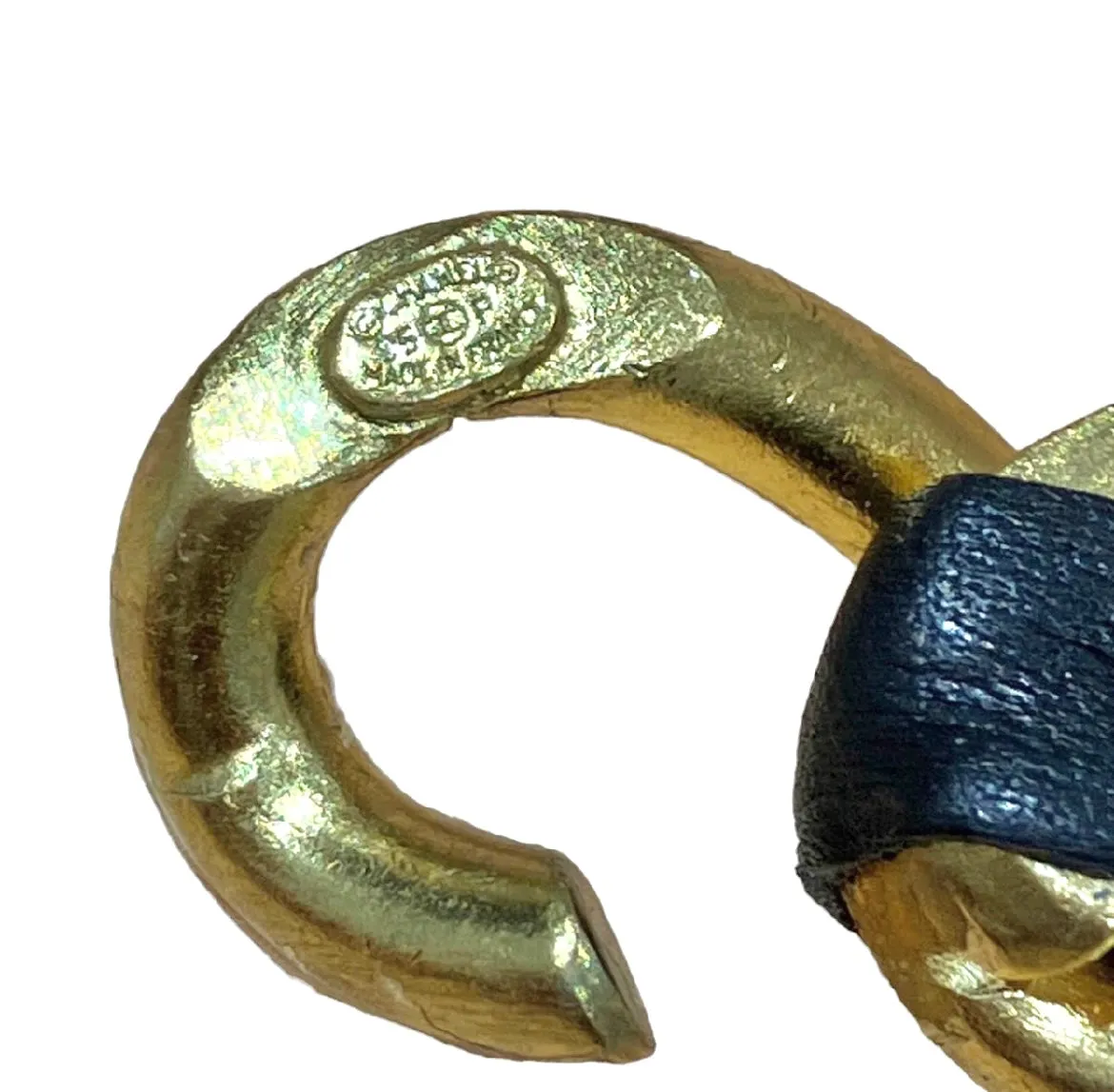 MINT. Vintage Chanel golden chain and black bracelet with CC motifs. Must have 90s classic jewelry from Chanel. 0411272