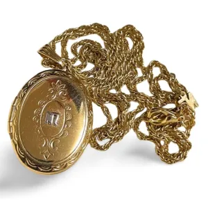 MINT. Vintage NINA RICCI golden chain necklace with logo engraved photo case top. Must have rare jewelry. 050917ya1